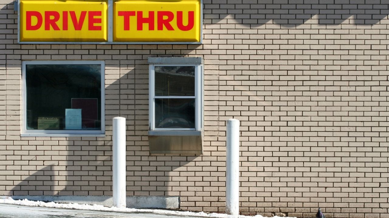 Ideias inovadoras para farmácias: Sistema Drive Thru