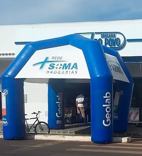 trade marketing em farmácia - inflável